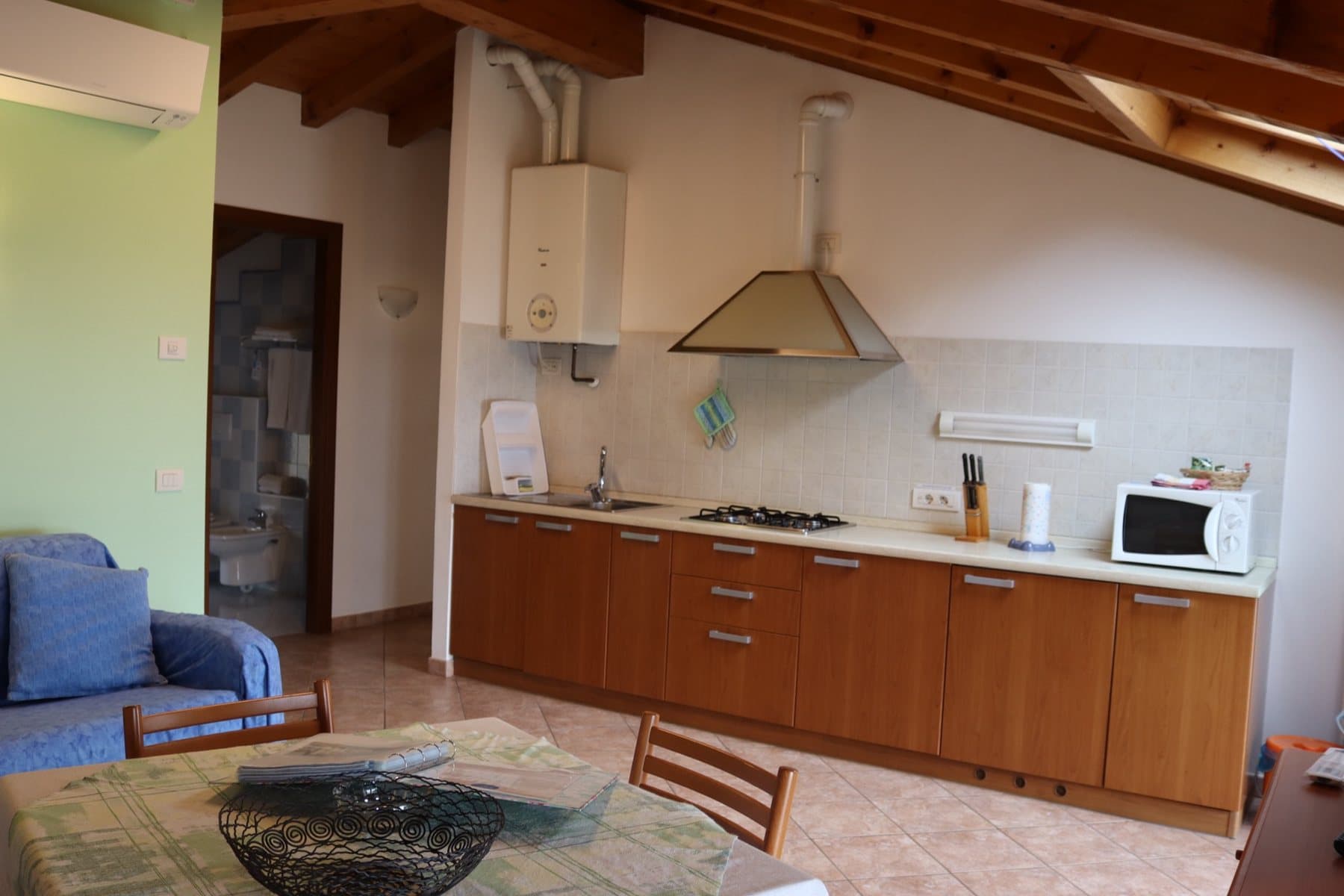 La cucina attrezzata di un appartamento
