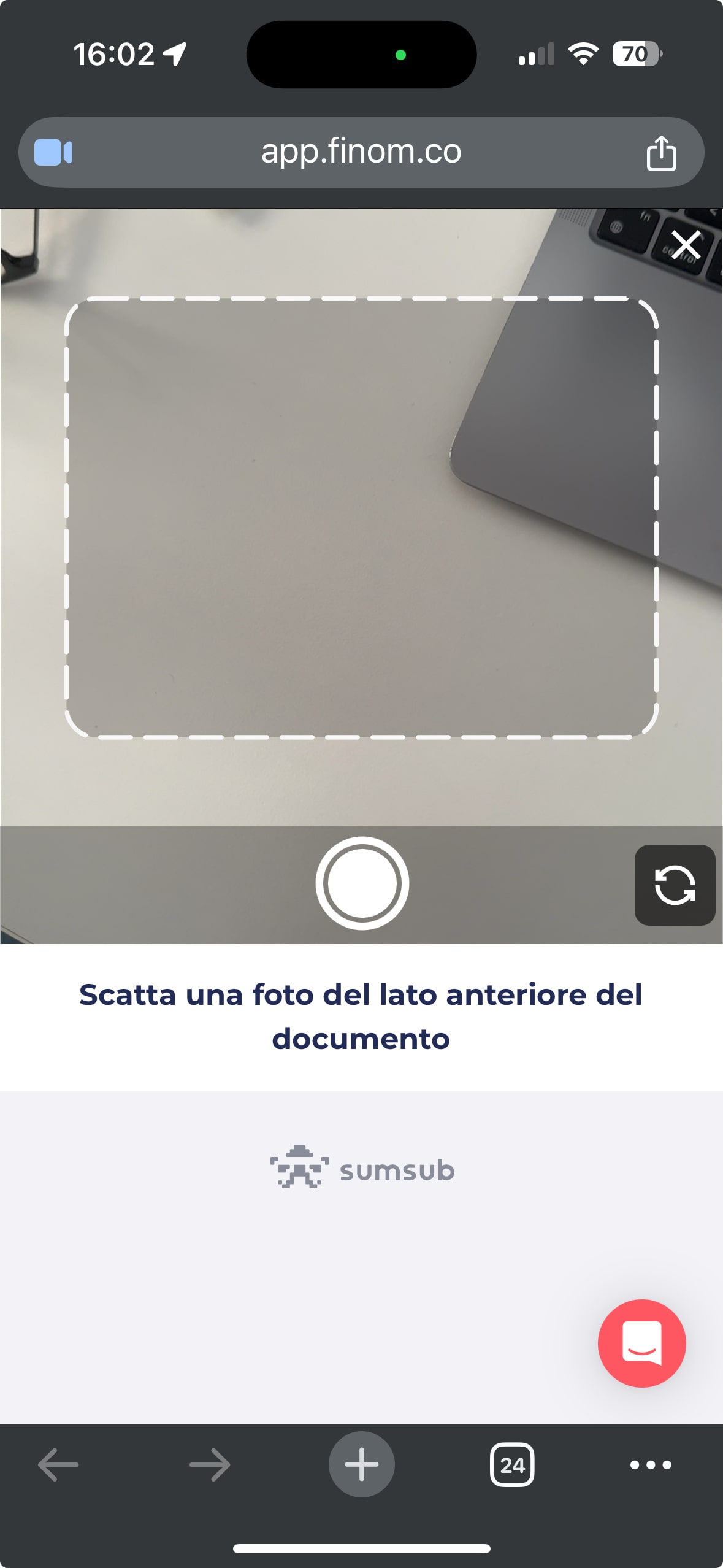 Fotocamera attiva per scansione dei documenti. Apertura della fotocamera per iniziare la procedura di scansione dei documenti.